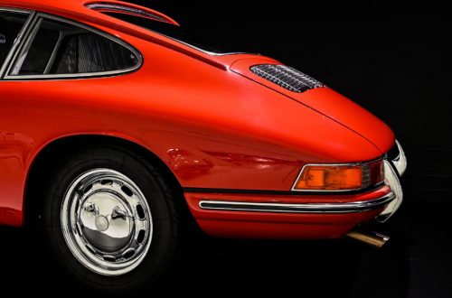 赤いポルシェ